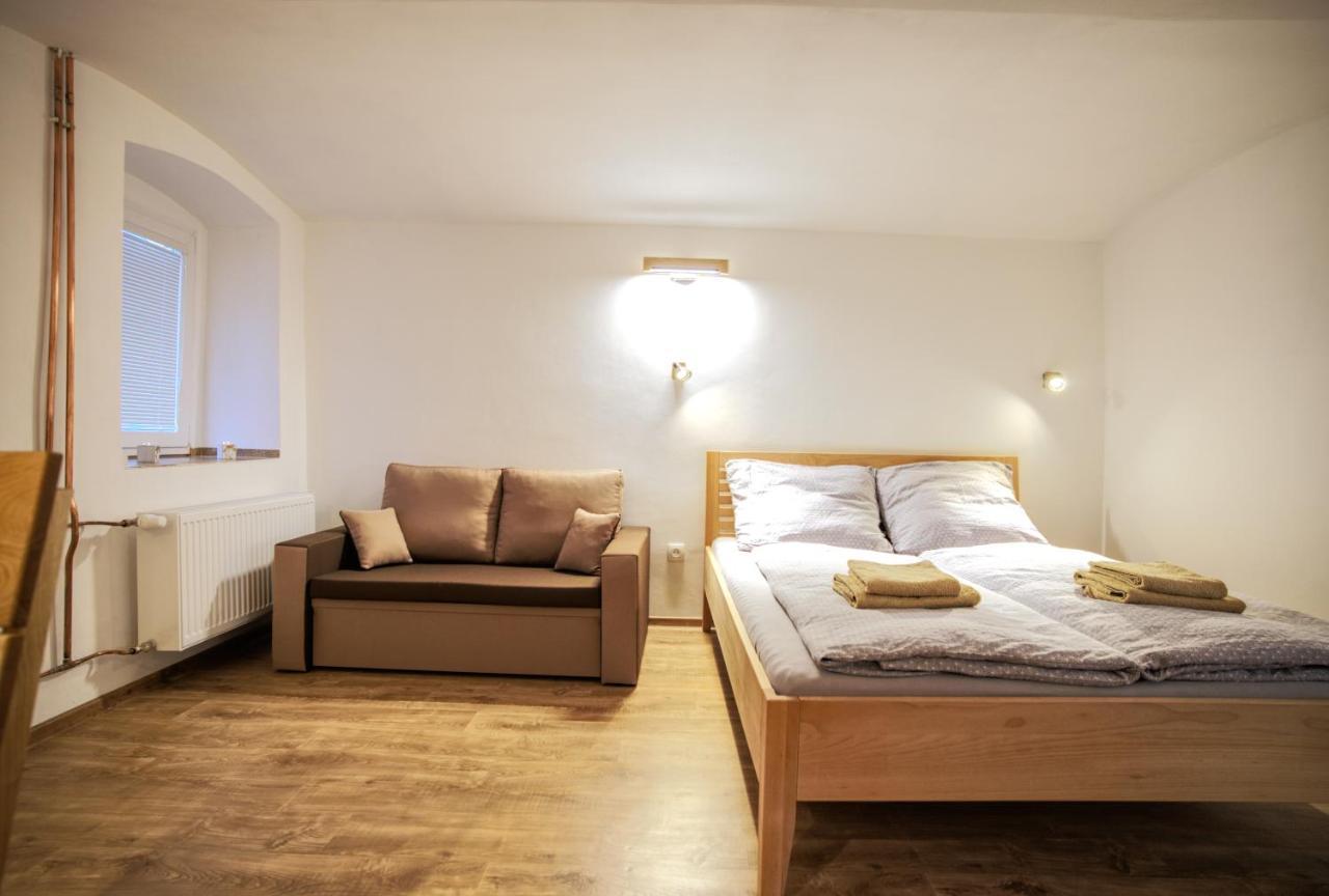 Apartmanek Mezi Kopci Apartment ยาคีมอฟ ภายนอก รูปภาพ