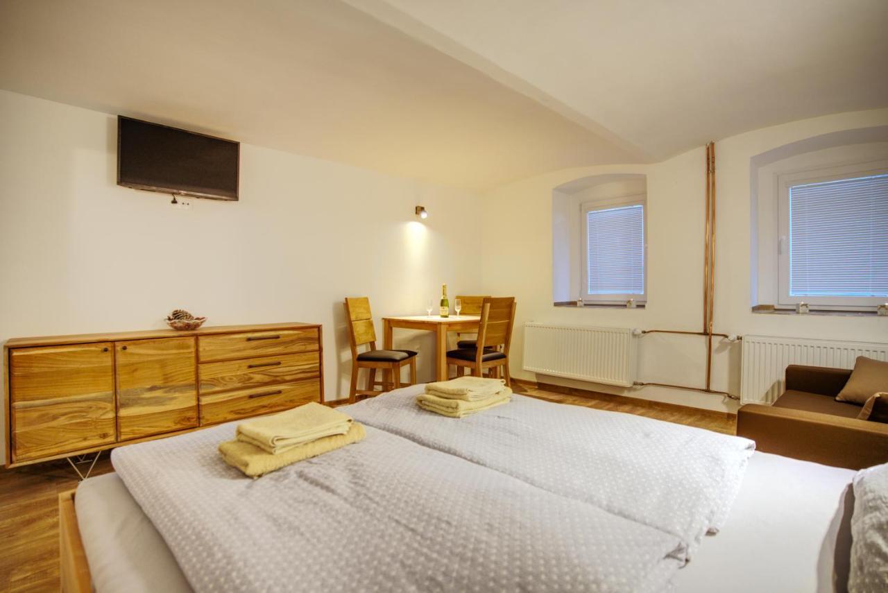 Apartmanek Mezi Kopci Apartment ยาคีมอฟ ภายนอก รูปภาพ