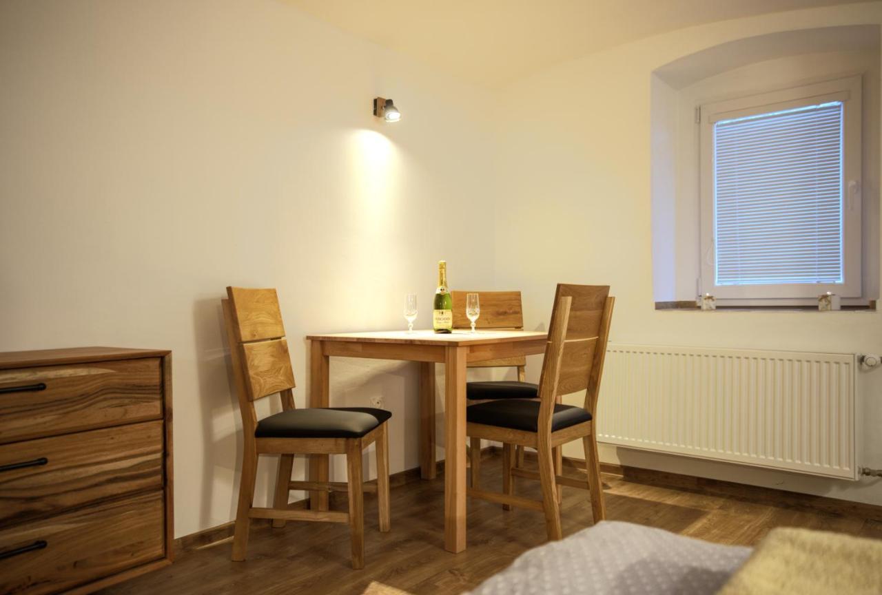 Apartmanek Mezi Kopci Apartment ยาคีมอฟ ภายนอก รูปภาพ
